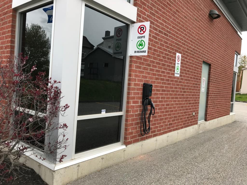 borne de recharge hôtel de ville east angus -