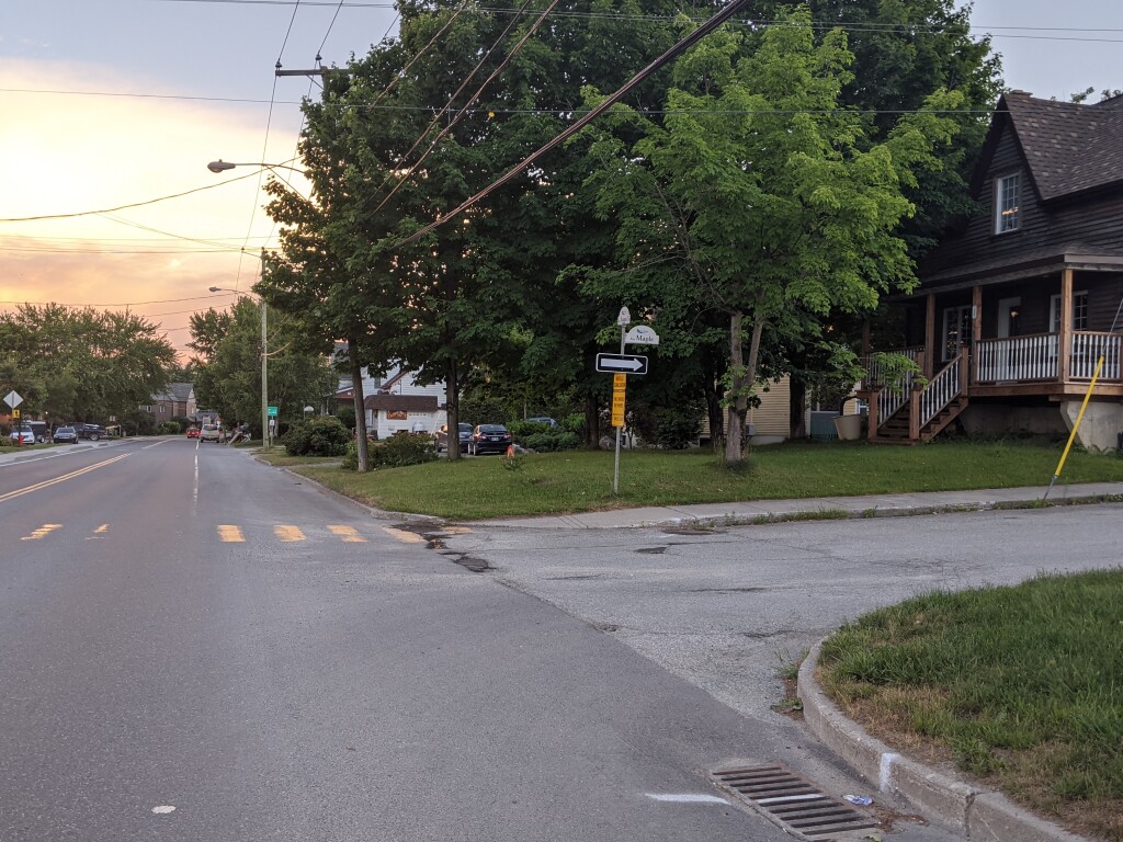 Rue Maple à sens unique